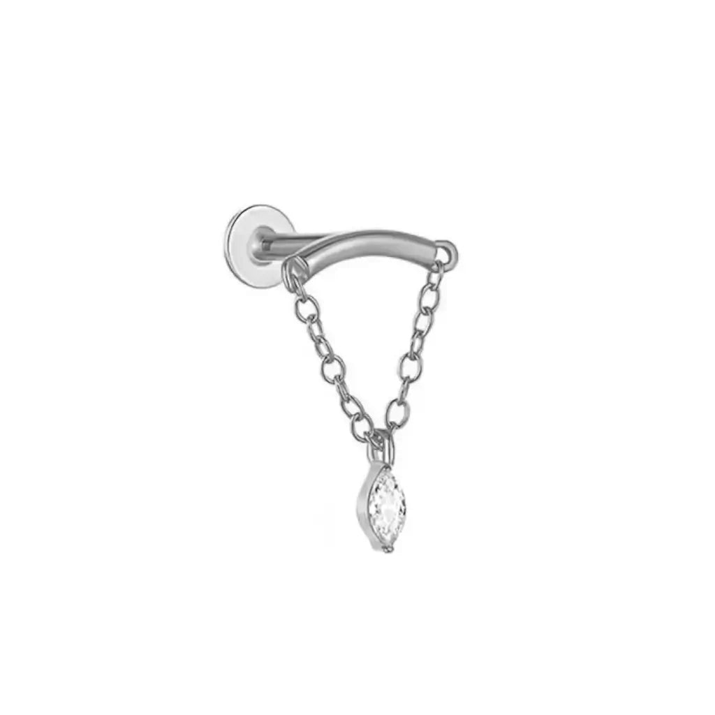 Piercing Elenya en titane naturel – bijou hidden helix avec chaîne fine et breloque en zirconium