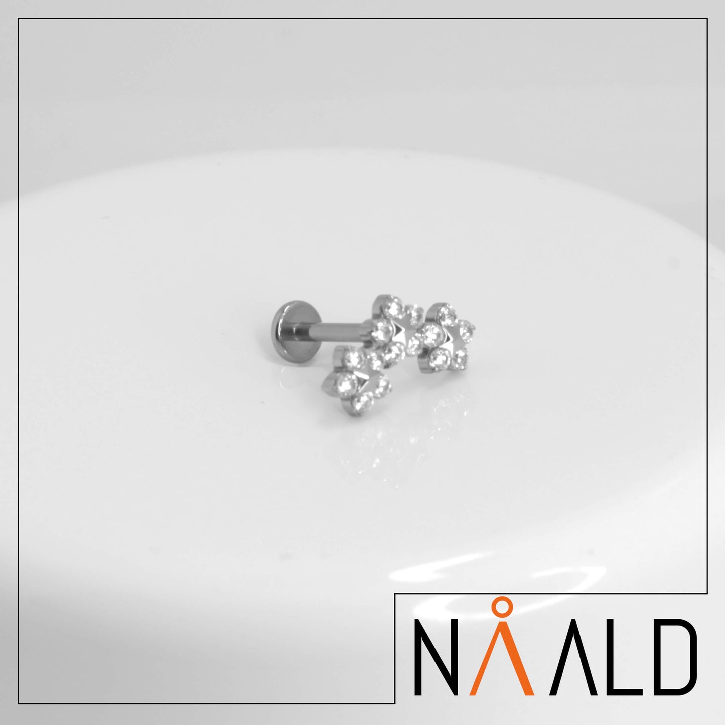 Labret en titane triple fleur de zircon