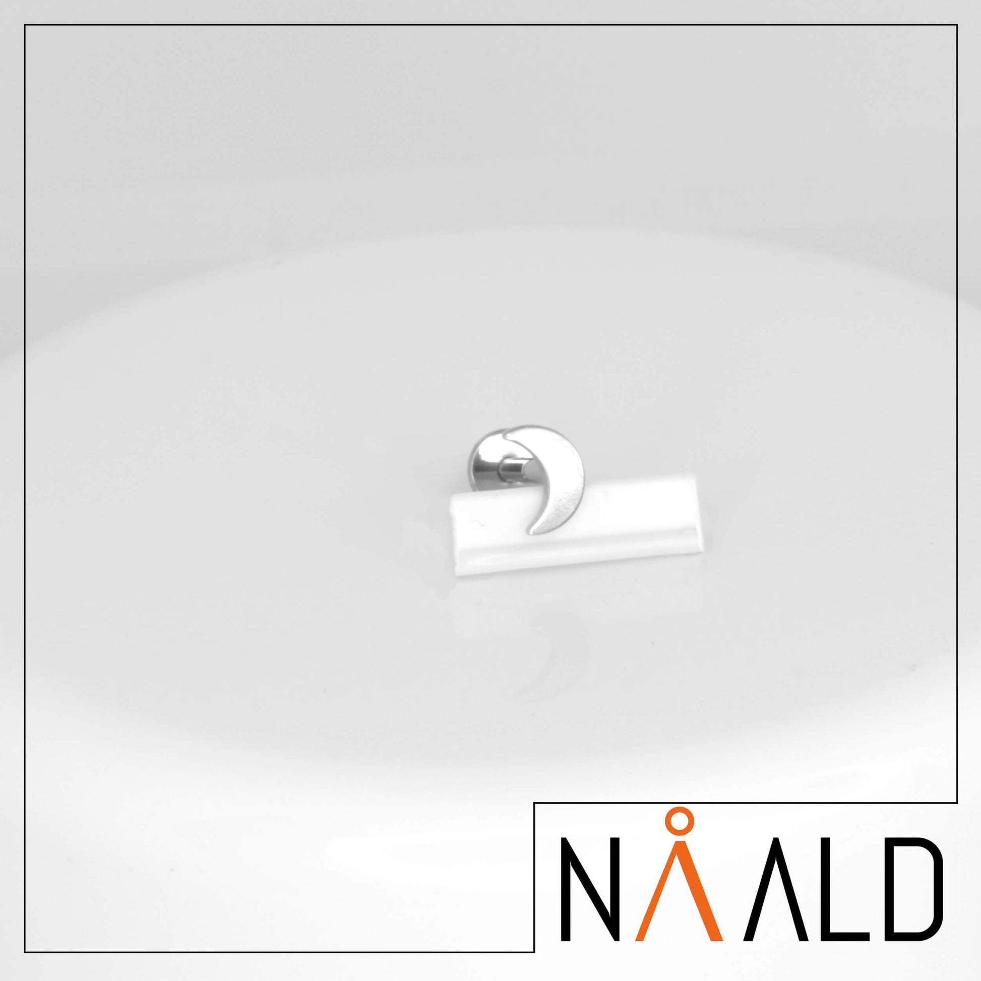 Piercing hélix tragus lune