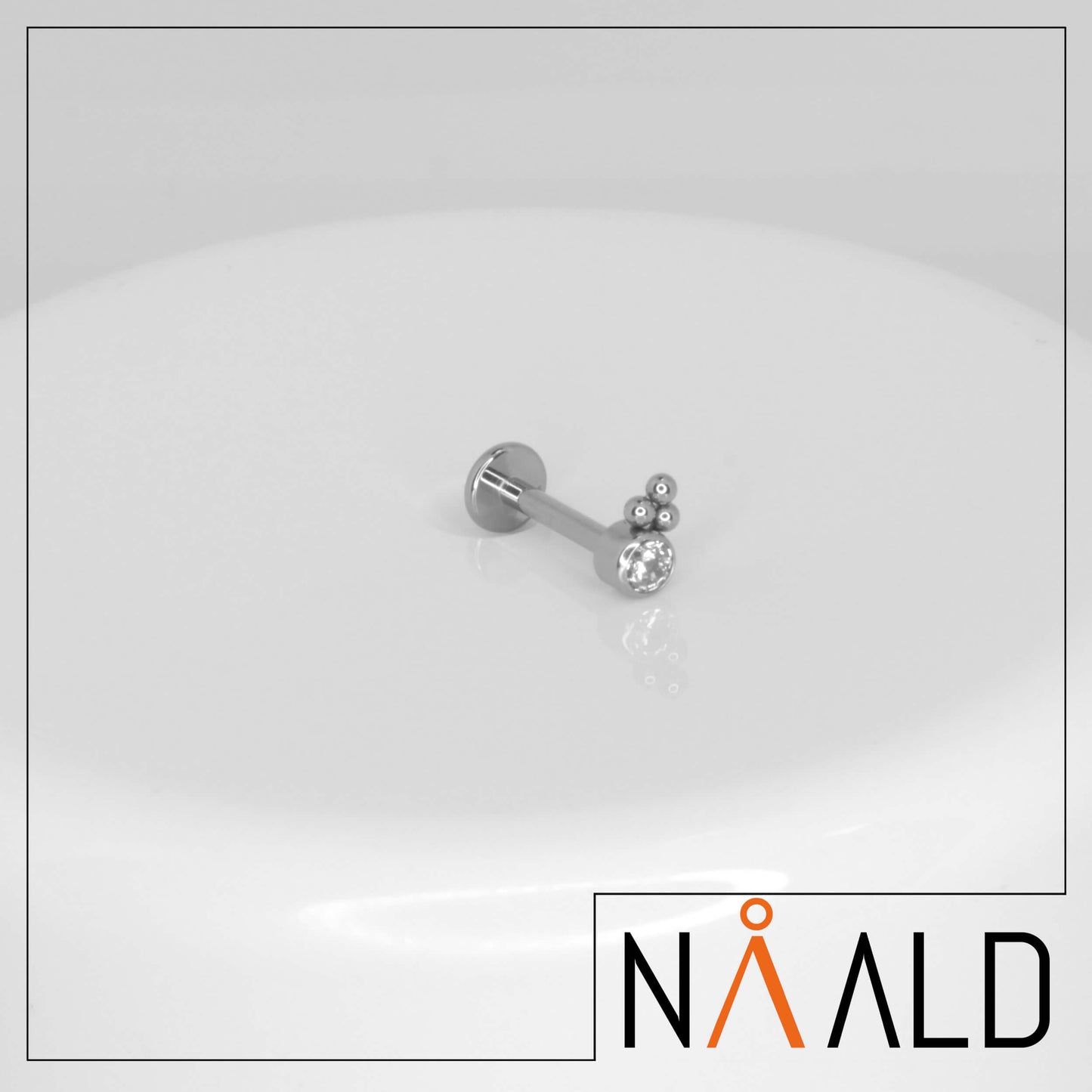 Piercing Labret avec brillant et billes finition Titane