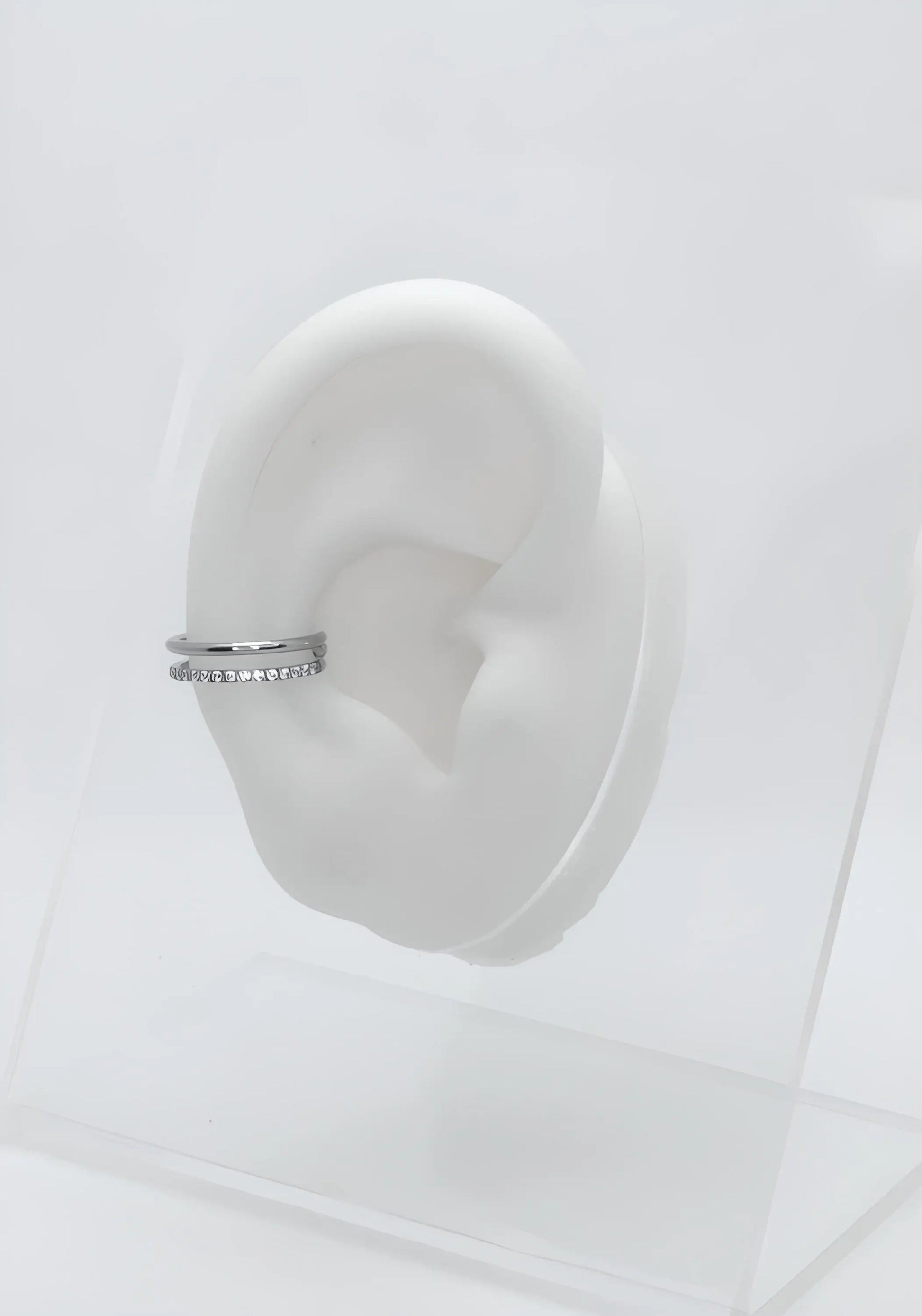 Anneau de piercing double en titane pour le conch avec brillants blancs