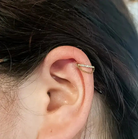 Douleur d’un piercing hélix : est-ce que ça fait mal, et comment éviter que ça s’aggrave ?
