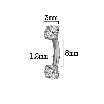 Détail du piercing banane en titane avec zirconium et tête griffée - Bijou pour piercing daith et rook. Version argenté en titane poli.