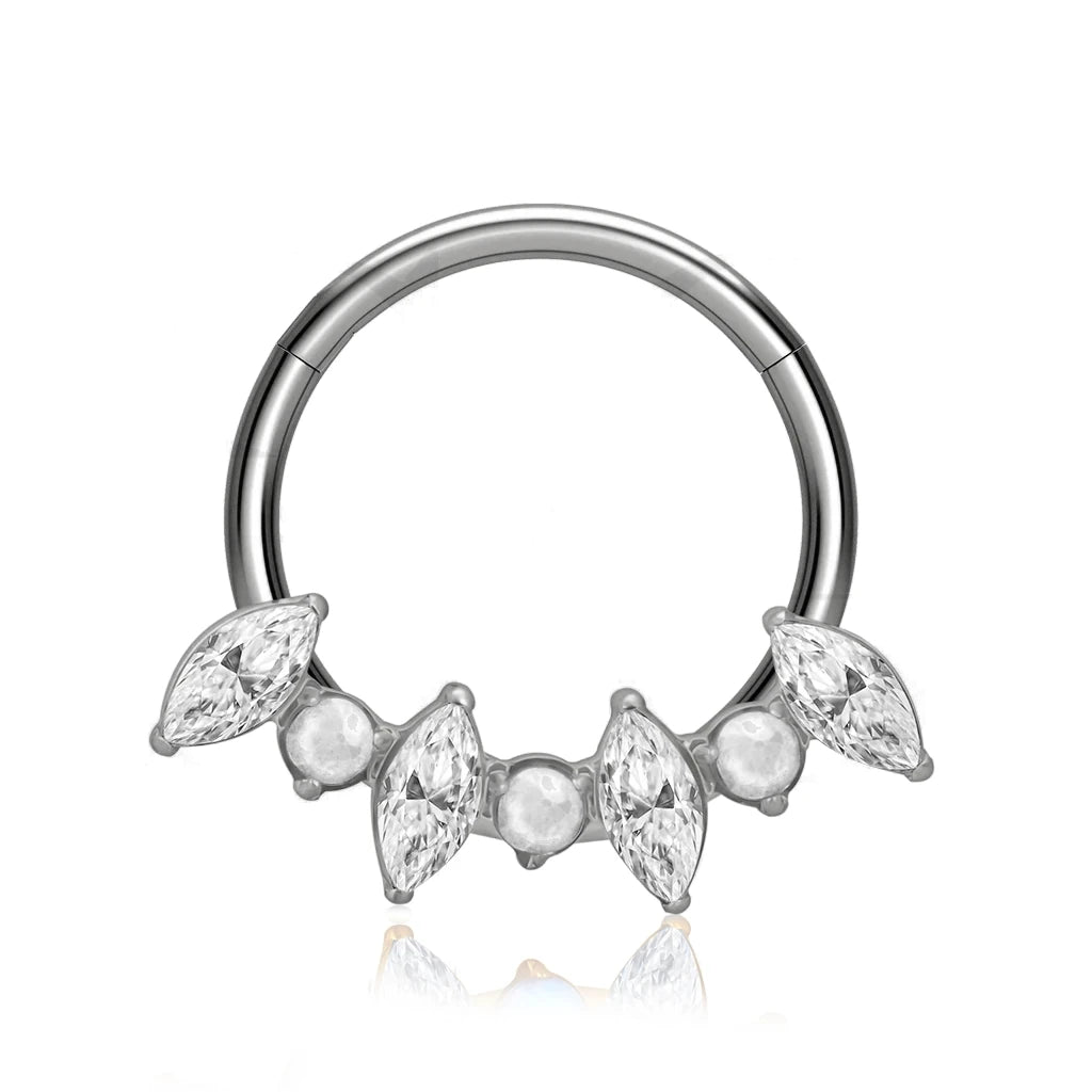 Piercing daith anneau clicker Hopi en titane argenté avec cristaux marquise et pierres effet opale