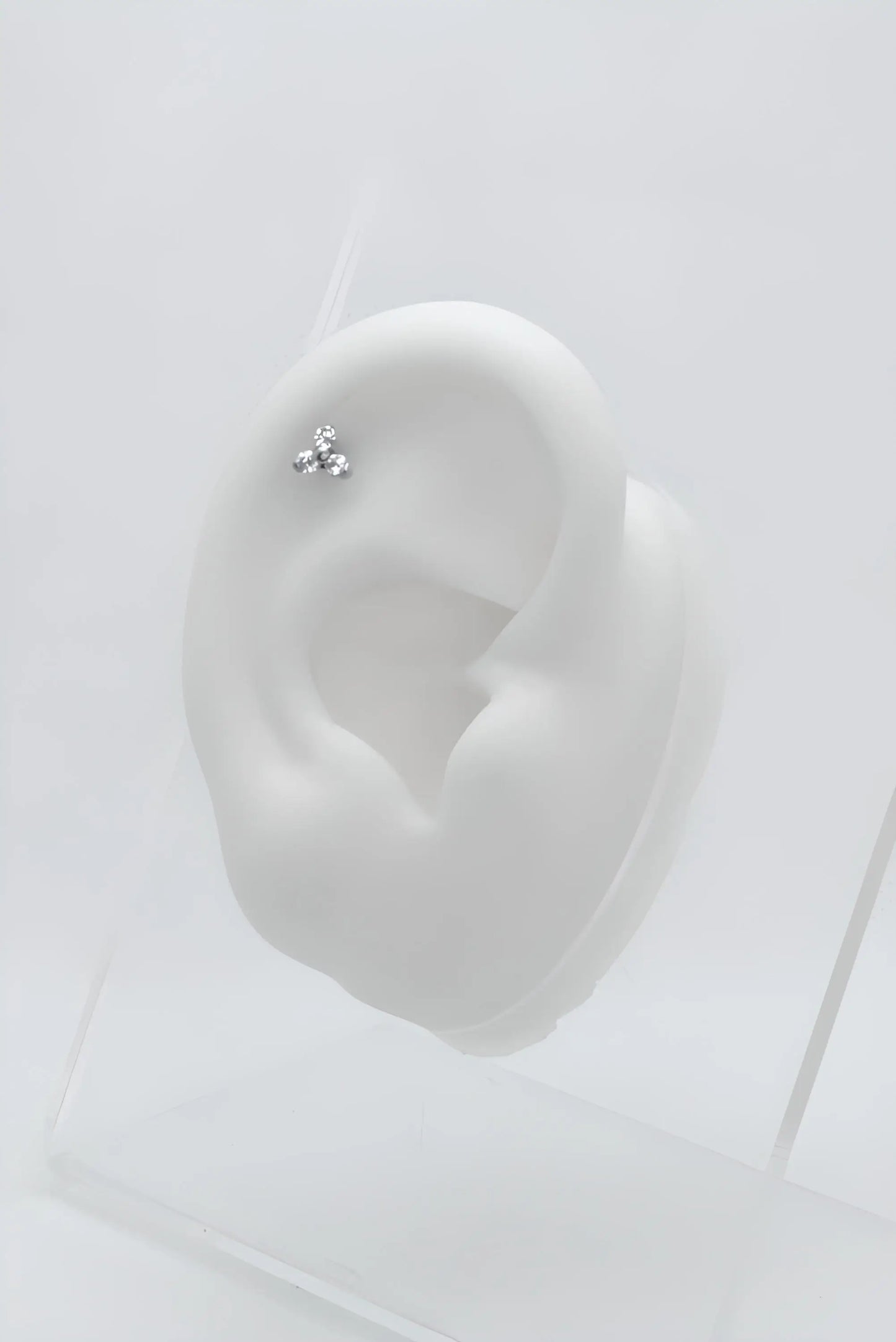 Piercing oreille pour l'hélix avec triple brillant